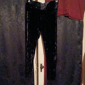 Lou & Grey Black Velvet Leggings